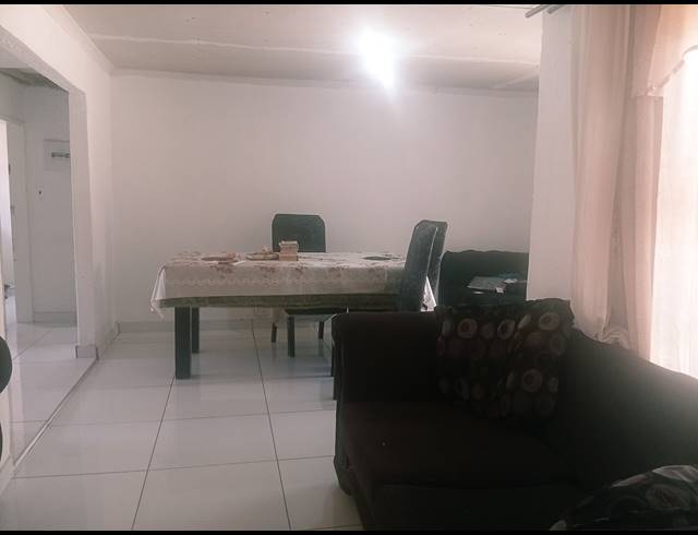 1 BEDROOM FREESTANDING FOR SALE IN DAWN PARK